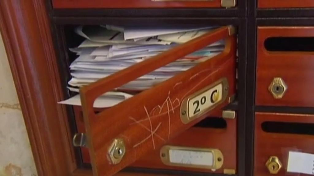 En el buzón de María del Rosario hacía años que se acumulaban las cartas