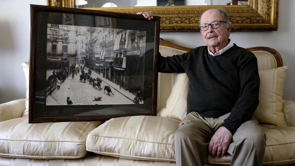 La primera foto publicitaria de San Fermín y el hijo del protagonista