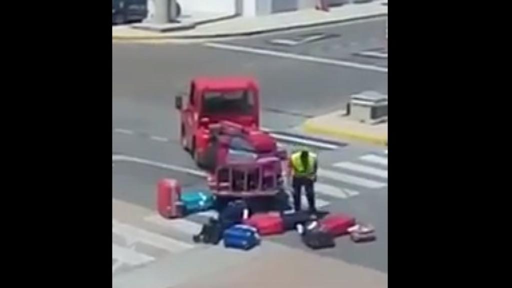 El operario fue grabado en móvil por los pasajeros