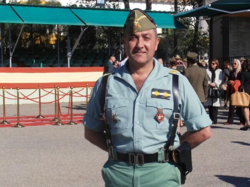 Antonio García Navarro es comandante. Era el jefe de la compañía de Operaciones Especiales,  la que saltaría sobre la isla y capturaría a los marroquíes que la habían tomado.