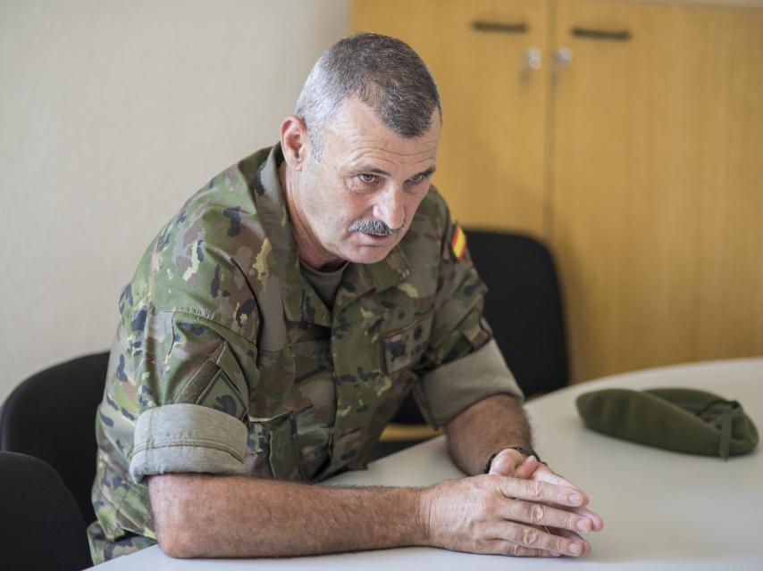 El teniente Fernando Jordá Sempere, tirador de precisión, explica los entresijos de la toma de la isla de Perejil.