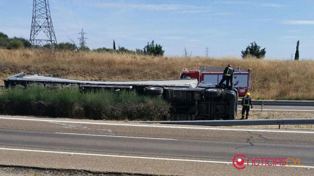 accidente-salamanca-camion-volcado-herido-(1)