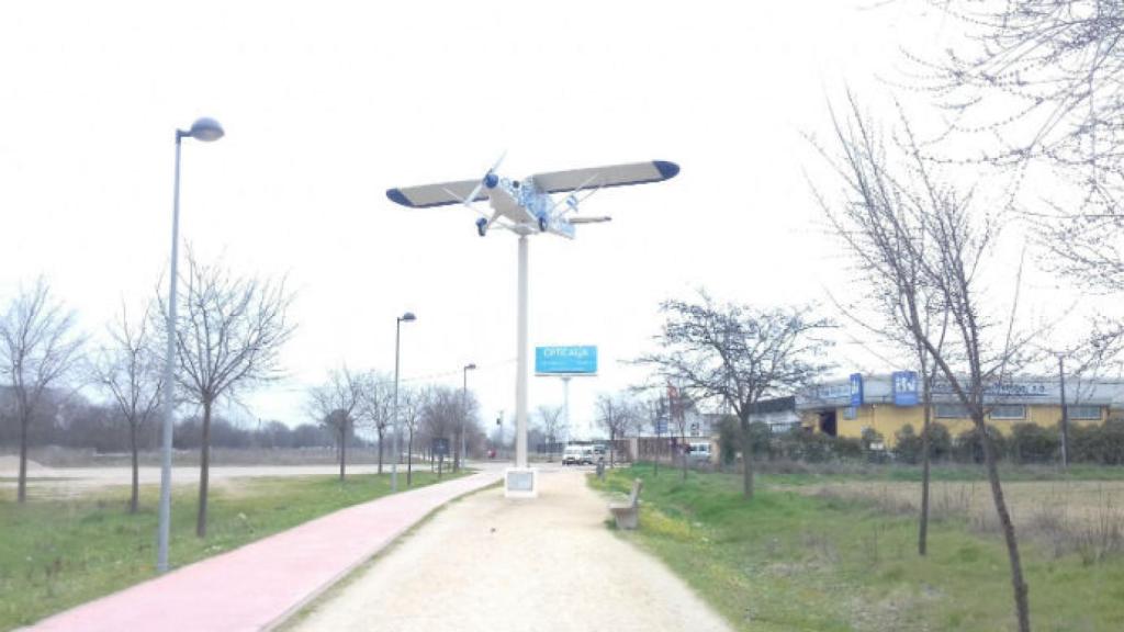 Avioneta invadiendo la vía pecuaria, según imagen de la Junta.
