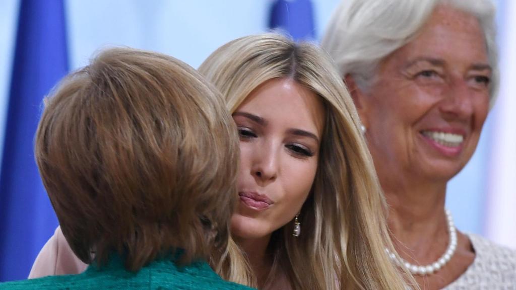 Ivanka Trump saluda a Merkel durante el G20