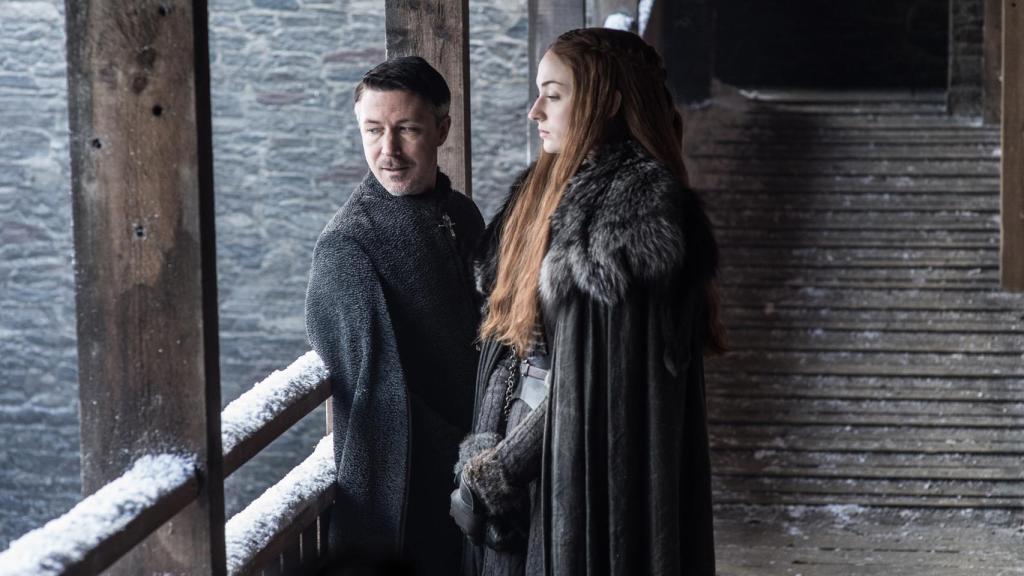 Meñique intentando comerle la cabeza a Sansa