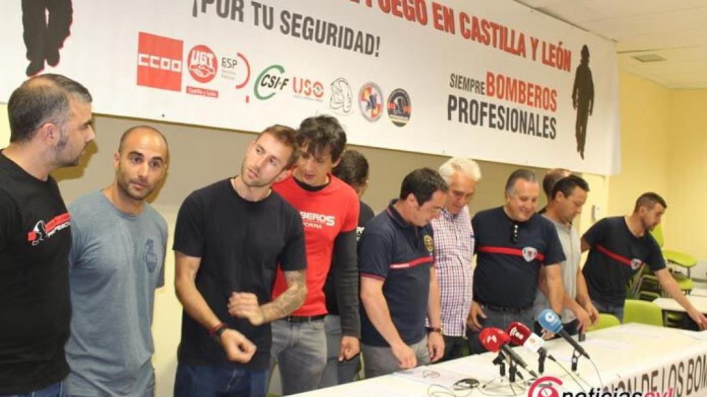 Foto 5.- Rueda de prensa de sindicatos