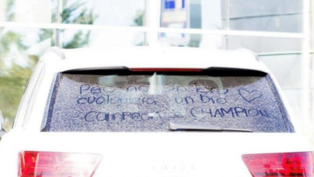 El coche de Isco aparece pintado con esta curiosa frase.