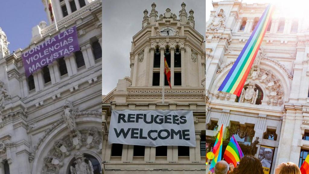 Diferentes pancartas colgadas y banderas del ayuntamiento de Madrid.