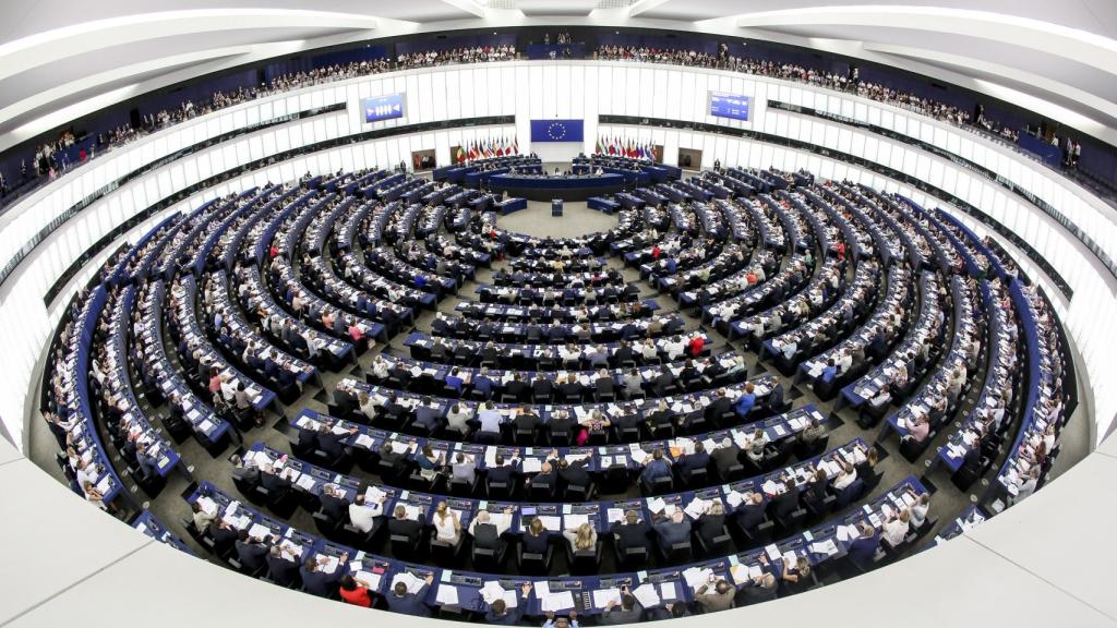 El Parlamento cree que la oferta de May no garantiza los derechos de familias y niños