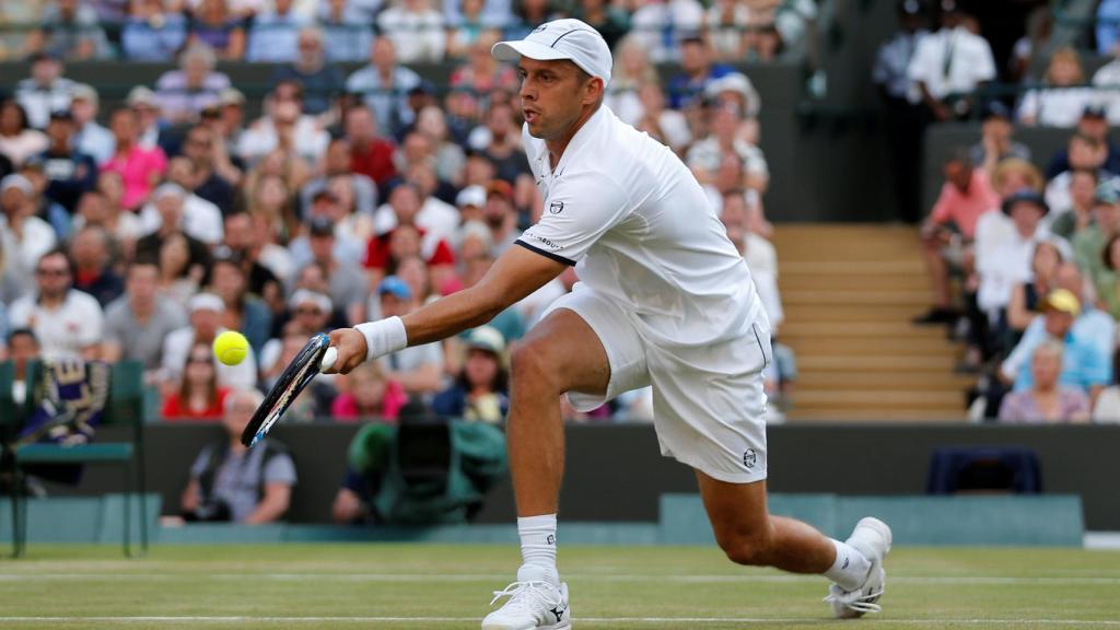 Muller, subiendo a volear ante Nadal.