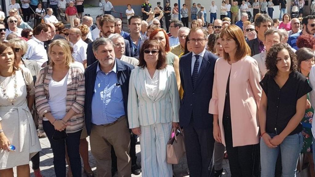 Marimar Blanco, Cristina Narbona, Idoia Mendía y Alfonso Alonso en el homenaje.