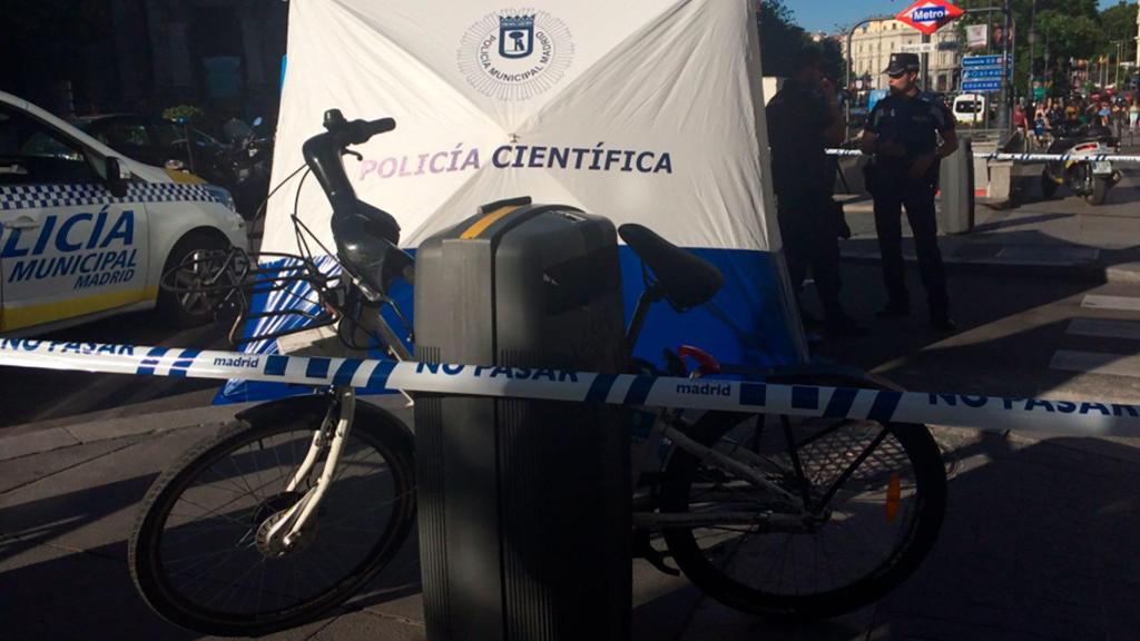 La policía científica en el lugar del accidente.