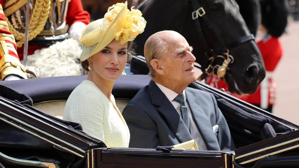 Letizia Ortiz con el diseño de Ros Rodríguez Nieto.