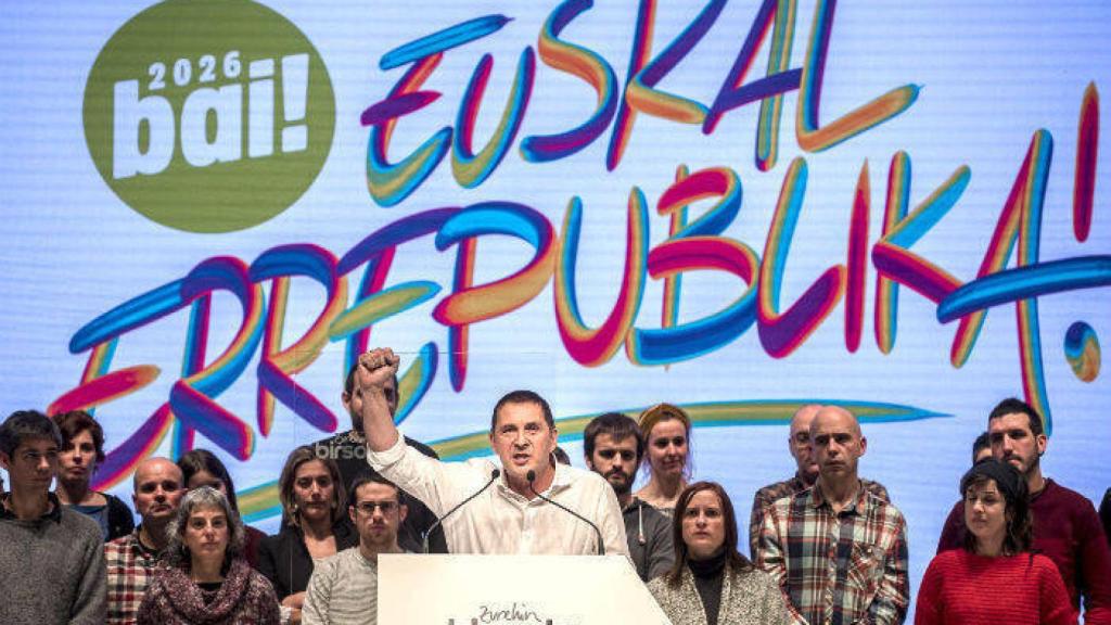 Integrantes de Sortu en una foto de archivo durante la celebración de un mitin.