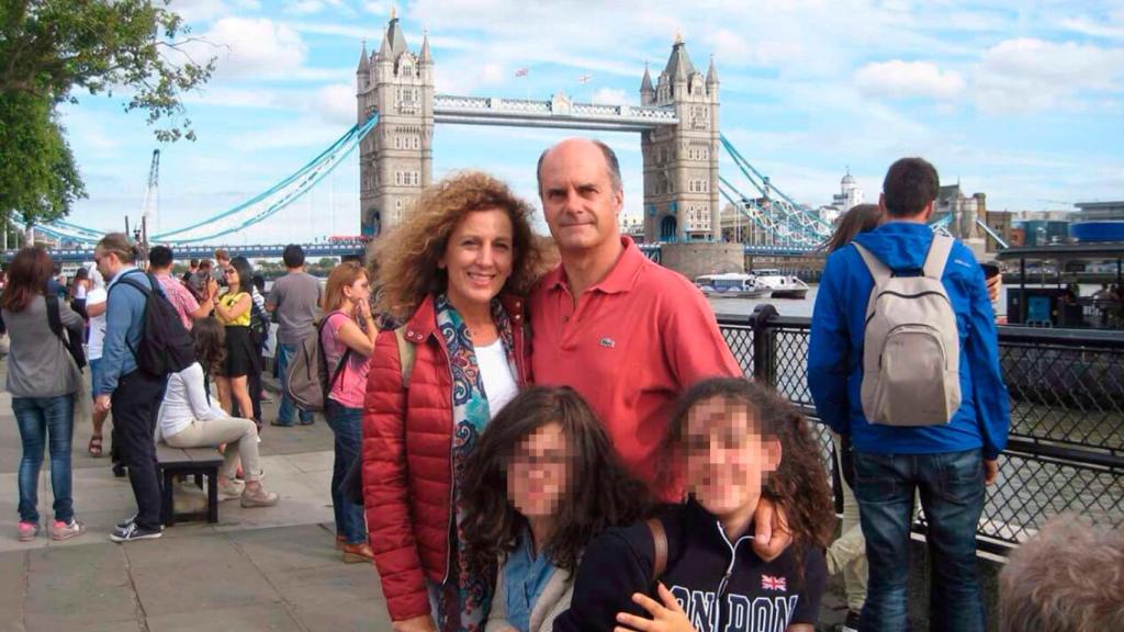 Soledad estaba casada con un veterinario y tenía dos hijas adolescentes. En la foto, en un viaje familiar, los cuatro juntos.