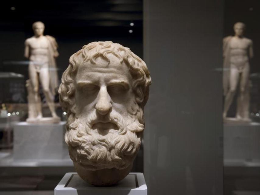 Cabeza de mármol de una estatua griega (330-300 a.C)