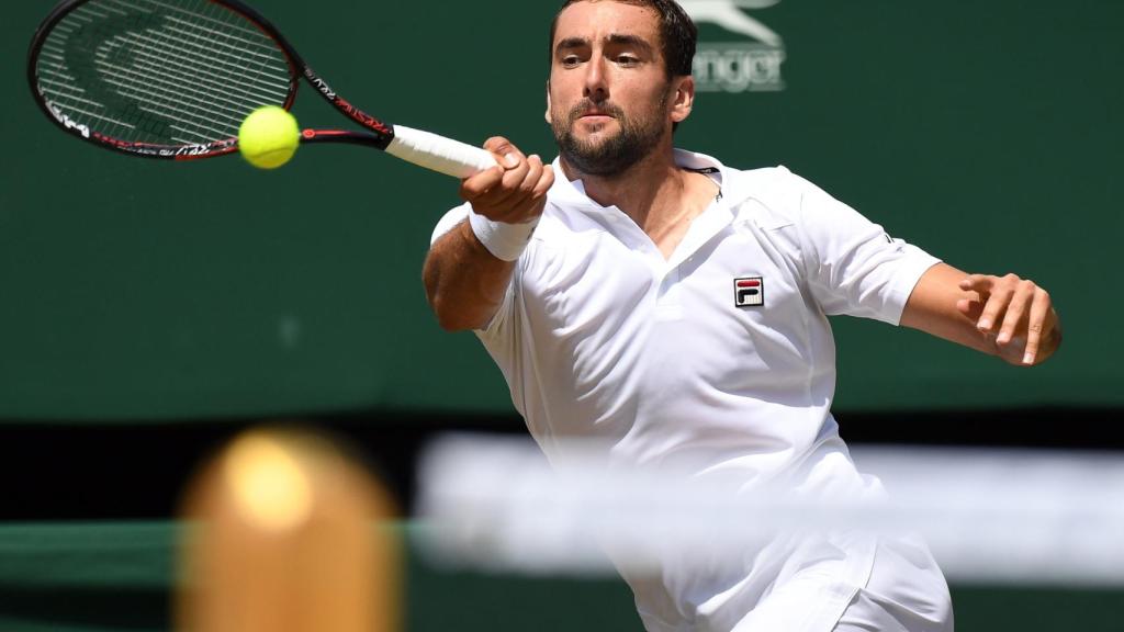 Cilic, golpeando una derecha ante Johnson.
