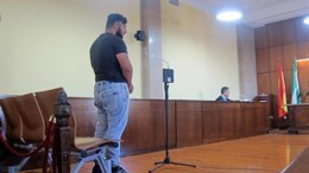 El padre que quemó con agua hirviendo a su hijo durante el juicio.