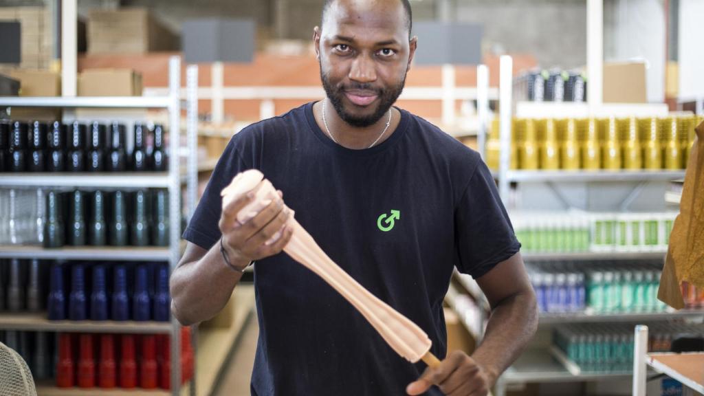 Mamadou Barry tiene 30 años y es de Guinea-Conakri. Se encarga de preparar los pedidos.