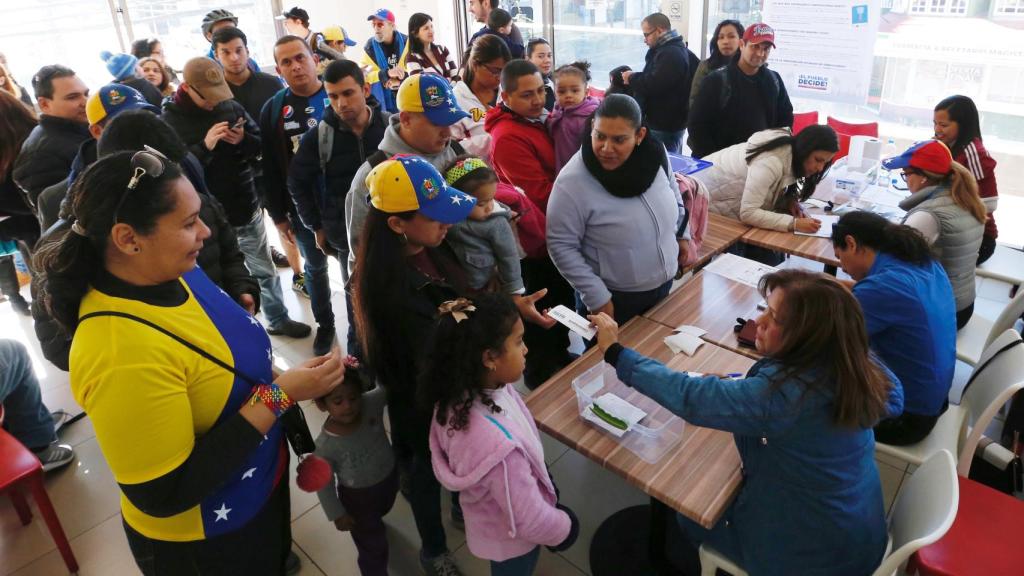 En la consulta popular opositora ha habido una gran participación