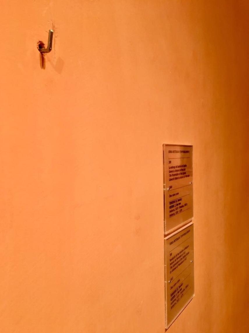Otra imagen del estado en el que se encuentra la sala donde se exponen los Teniers.