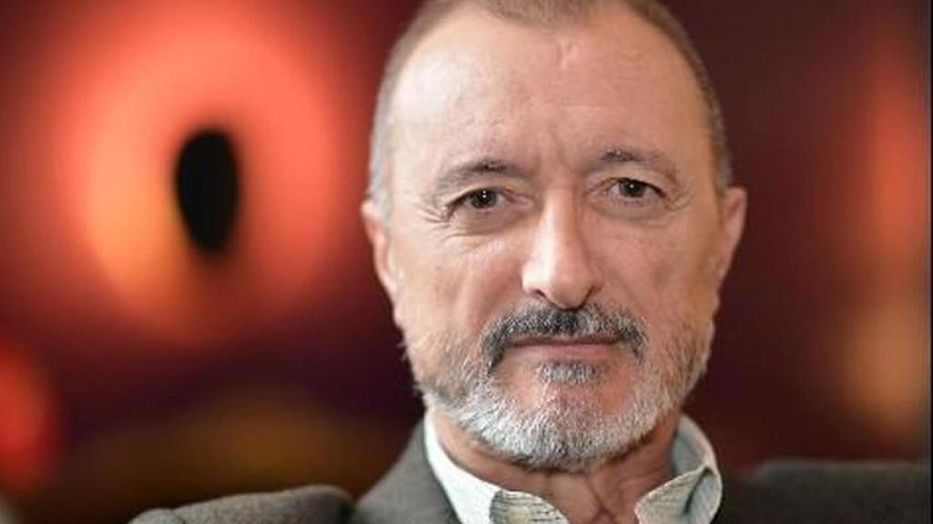 Pérez-Reverte anunció el cambio en Twitter.