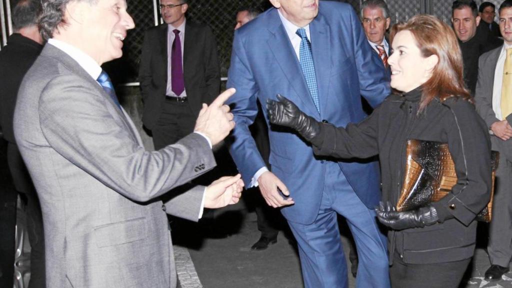 Mauricio Casals (derecha), junto a José Creuheras (izquierda) y la vicepresidenta del Gobierno.