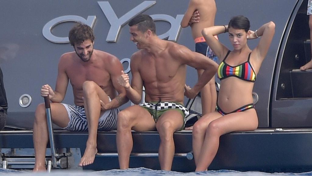 Georgina no podía ocultar su embarazo.