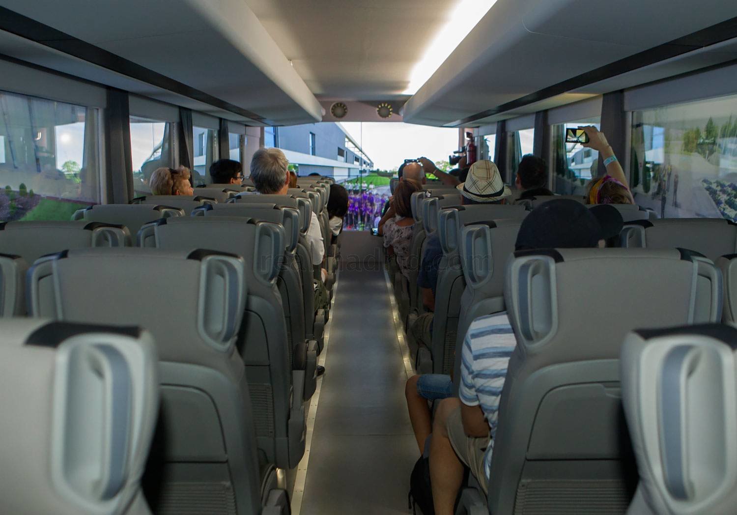 Aficionados en el Tour del Santiago Bernabéu
