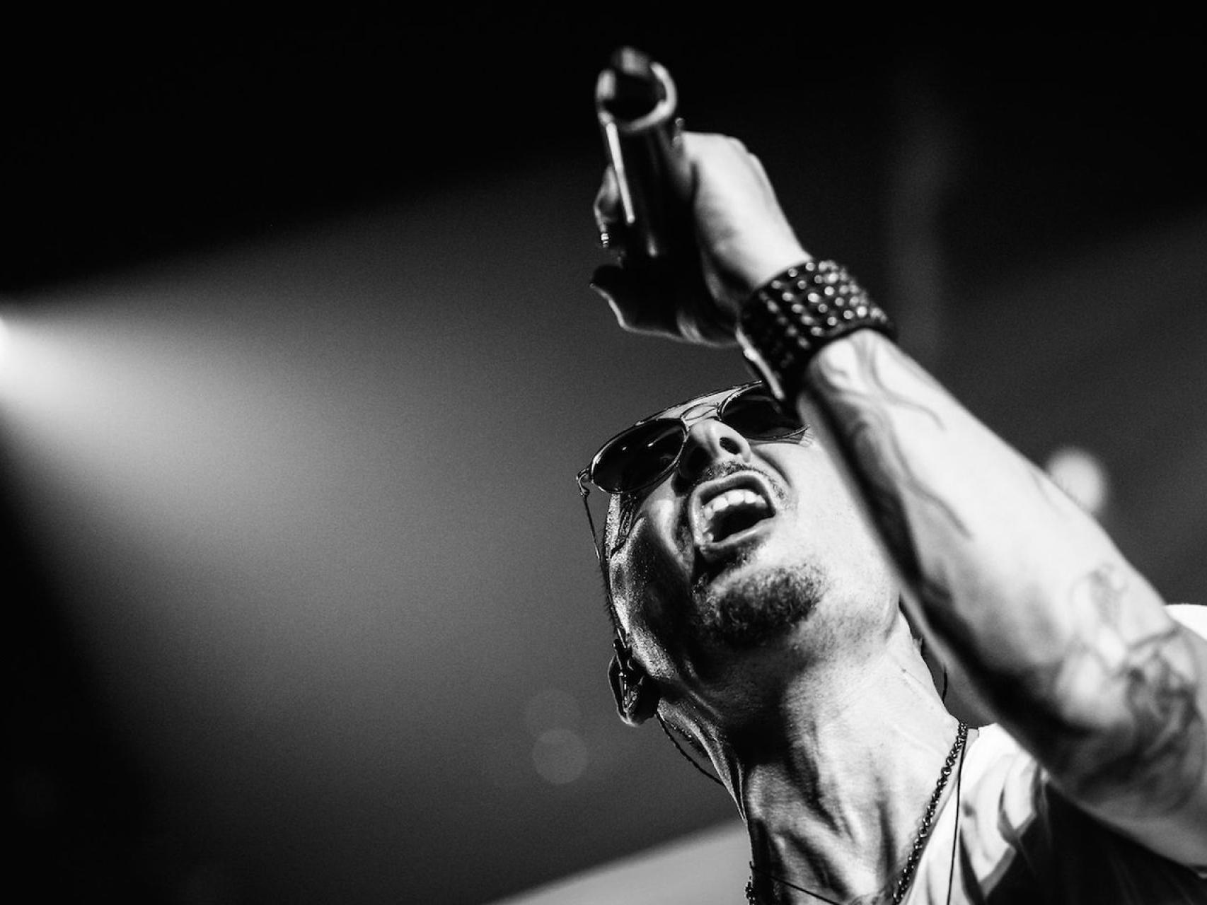 Chester Bennington durante un concierto.