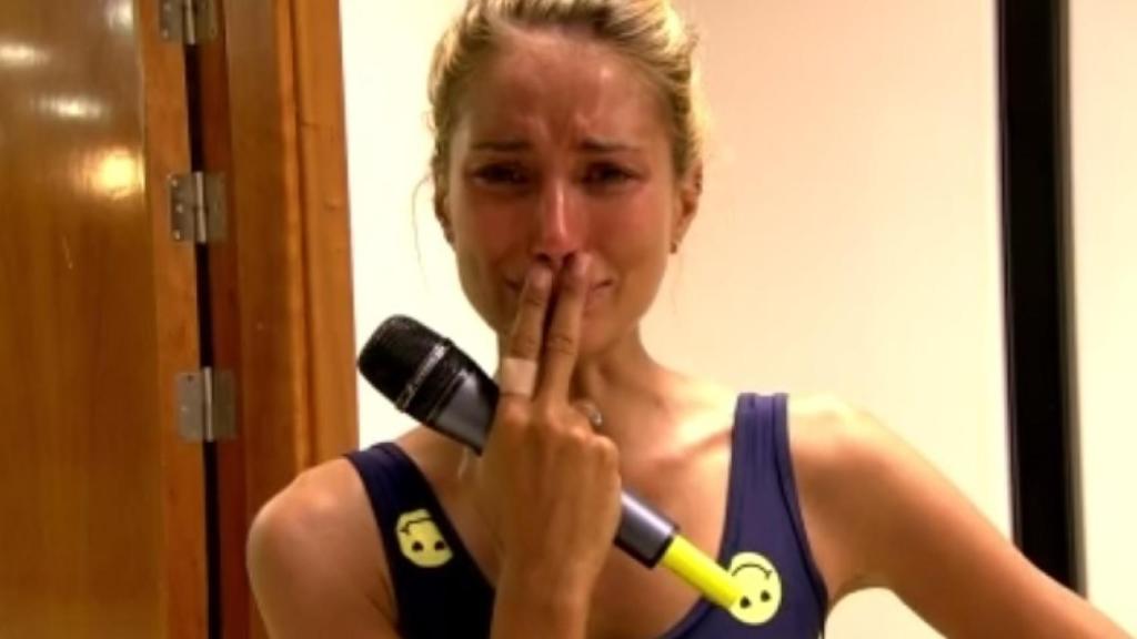 Alba no pudo contener las lágrimas al saber que su hijo estaba apenas a 2 metros de ella.