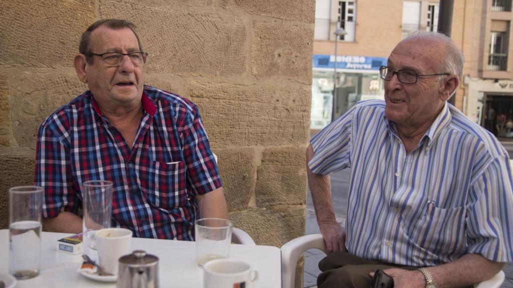 José María Martínez (i) y Francisco Pérez (d), amigos de la infancia de Miguel Blesa.