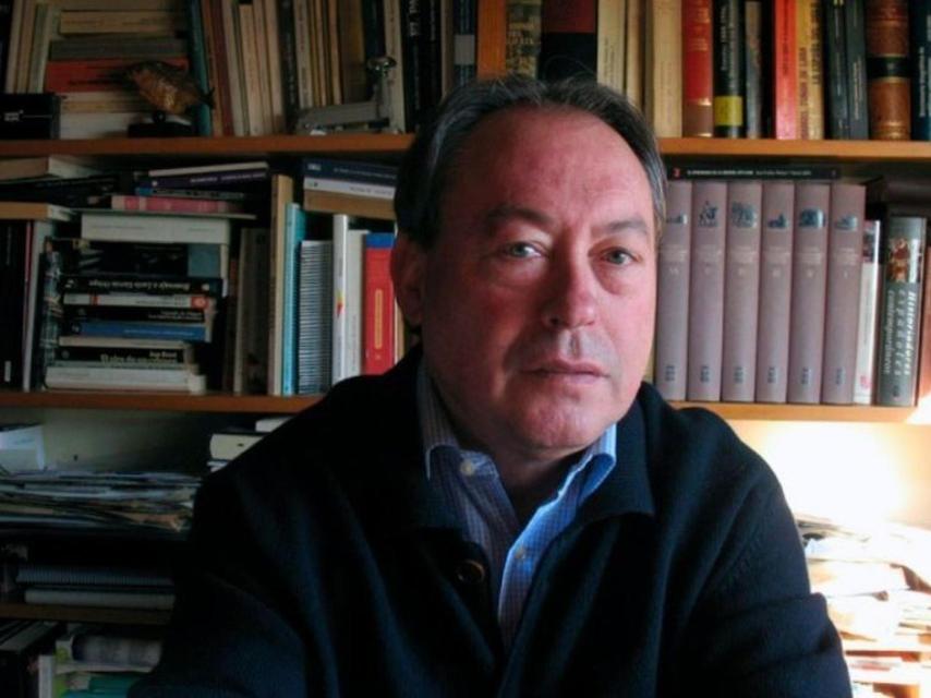 Gregorio Morán en una imagen de archivo, en su estudio.