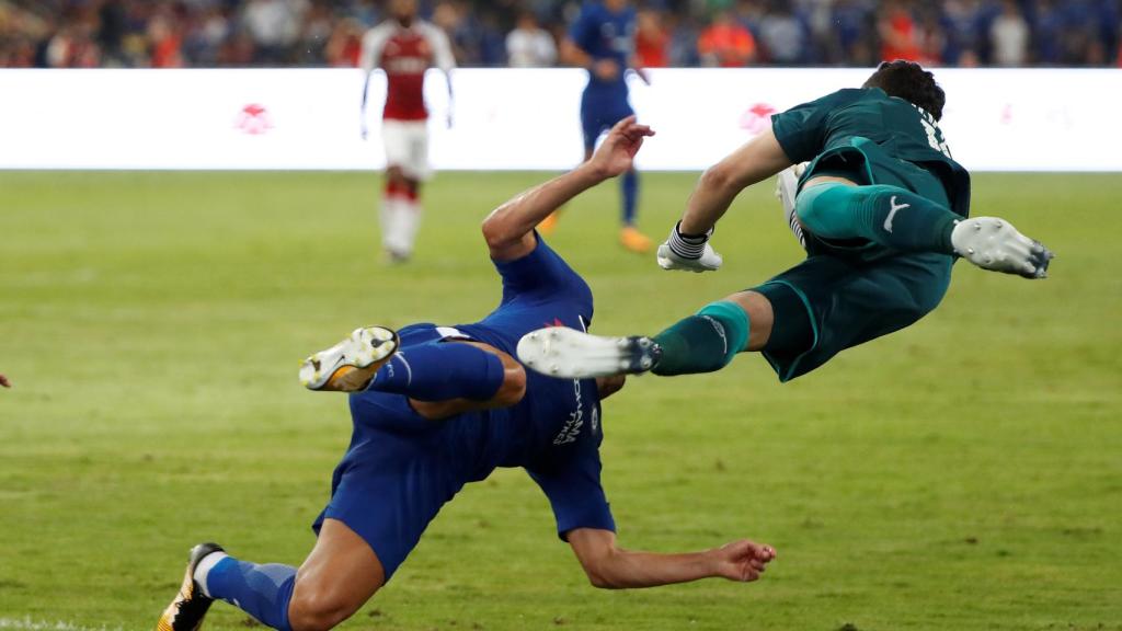 Momento del golpe entre Pedro y Ospina.