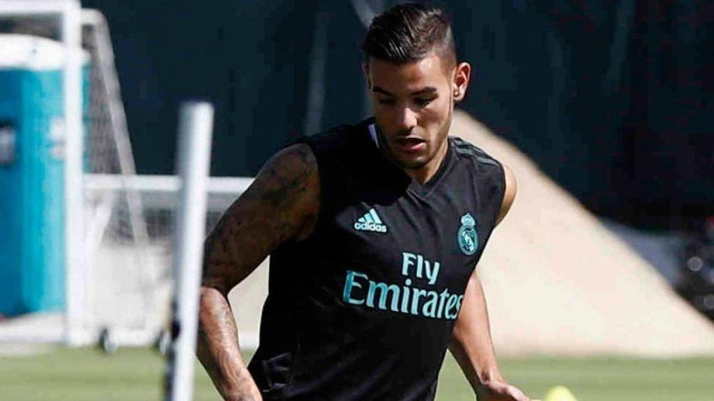 Theo Hernández en un entrenamiento.