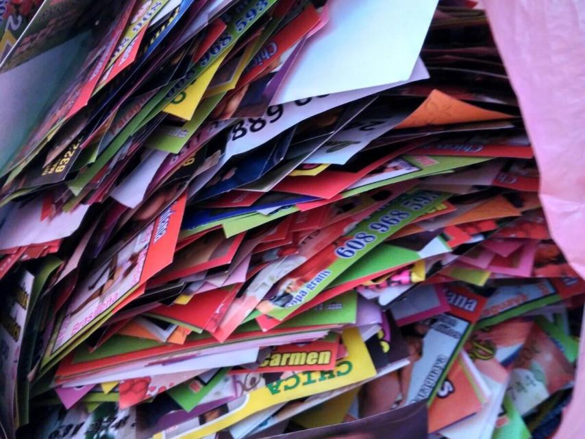 Una bolsa de flyers tras un día de recogida.