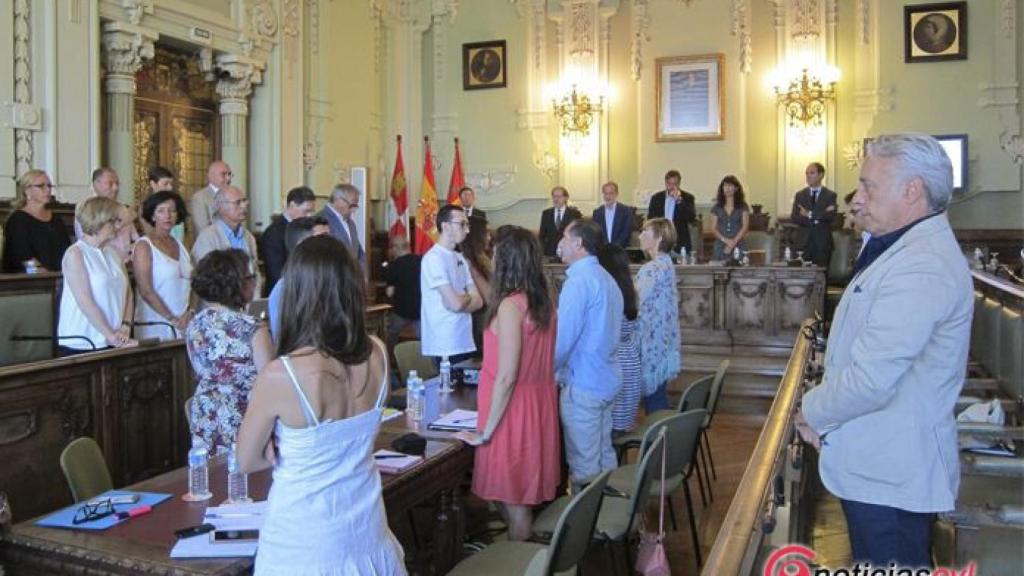 Valladolid-pleno-extraordinario-minuto-silencio