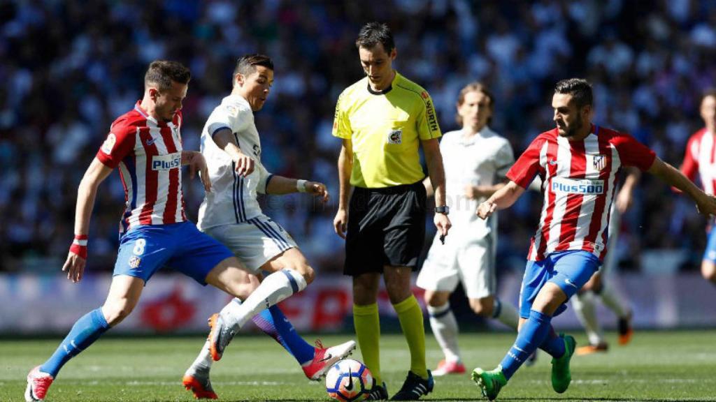 De Burgos Bengoetxea con los jugadores