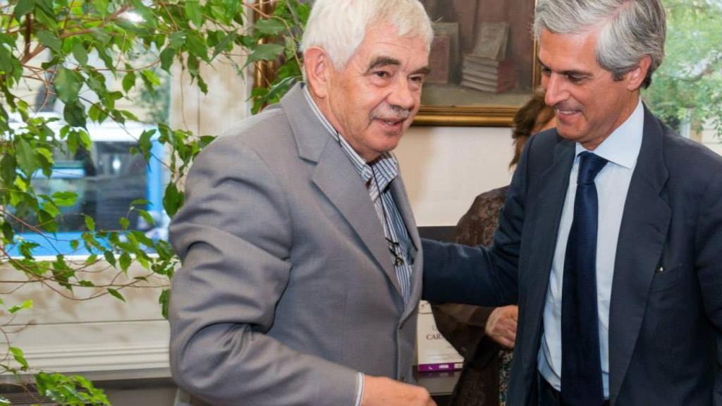 Pasqual Maragall junto a Adolfo Suárez Illana en un acto ante los medios de comunicación.