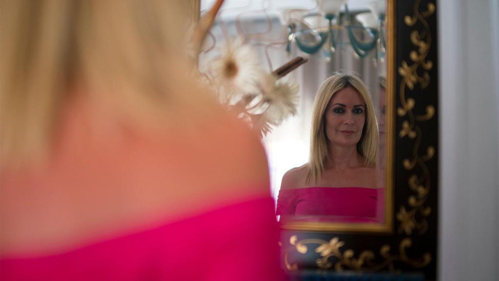 Olvido frente al espejo.