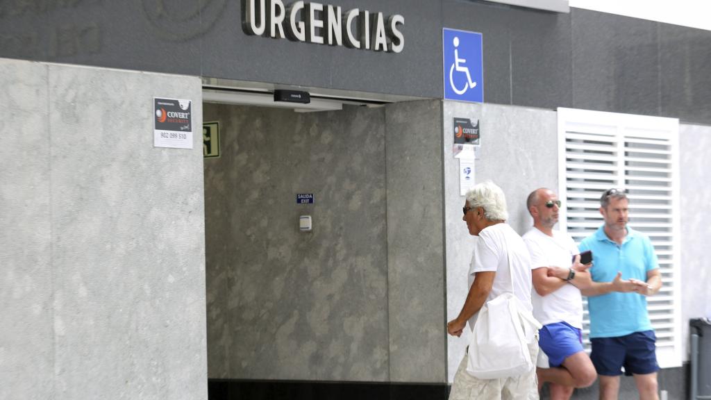 Ricardo Urgell, fundador del grupo Pacha, visita la Policlínica del Rosario. EFE