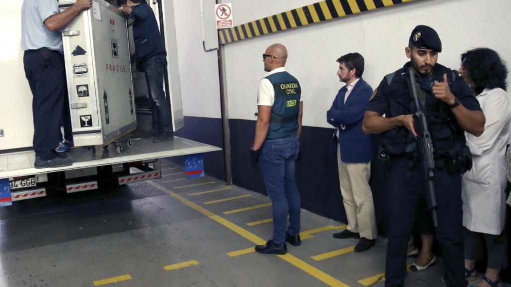 La Guardia Civil custodió la obra de Picasso hasta el Reina Sofía.