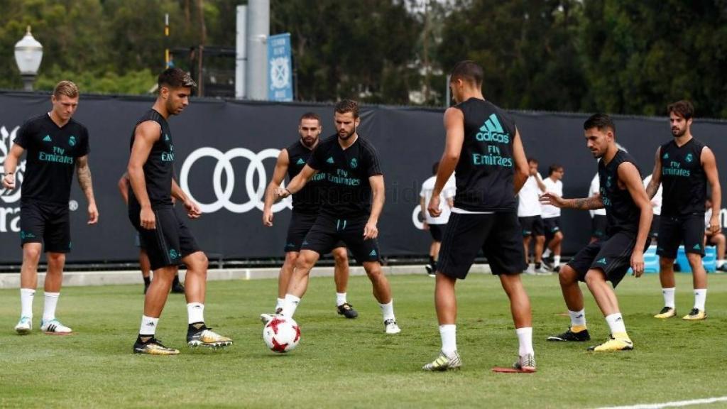 Ejercicios de balón de la plantilla del Madrid