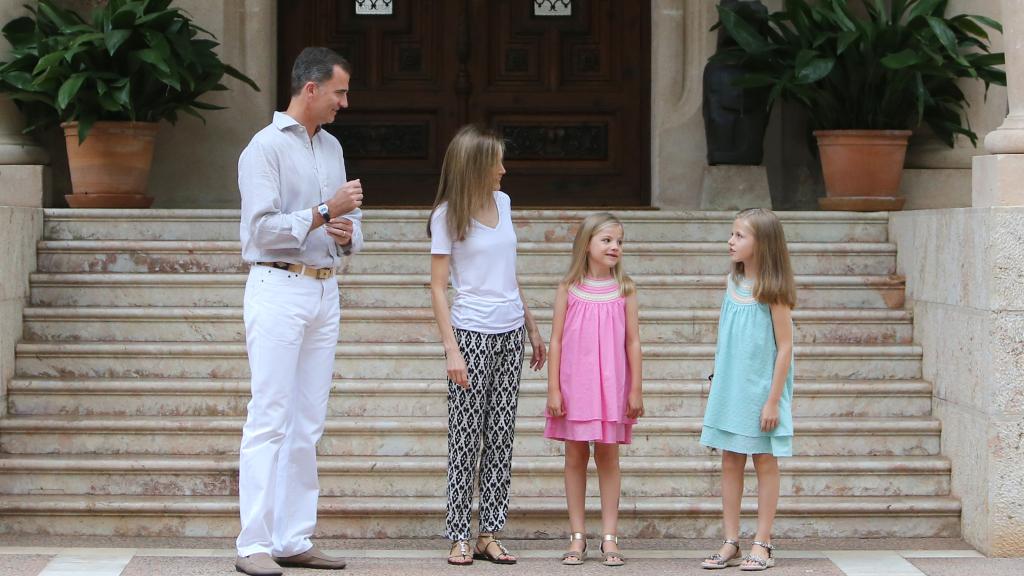 Los reyes Felipe VI y Letizia con Leonor y Sofía.