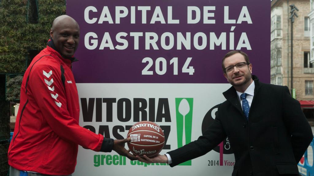 Odom llegó a jugar en el Baskonia.