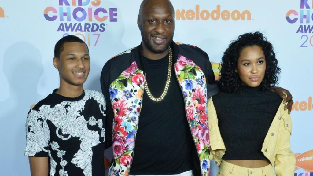 Odom y sus hijos.