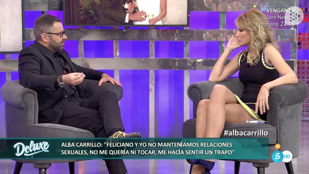 Alba Carrillo junto a Jorge Javier en Sálvame Deluxe.
