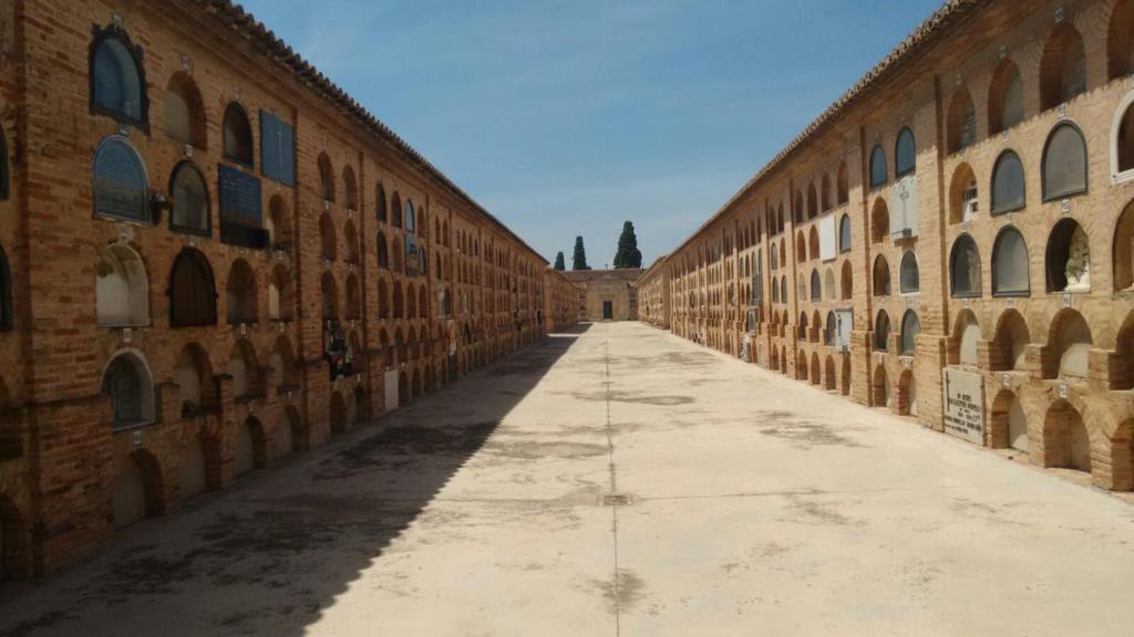 En el pasillo de la derecha está enterrada Rita Barberá con sus padres.