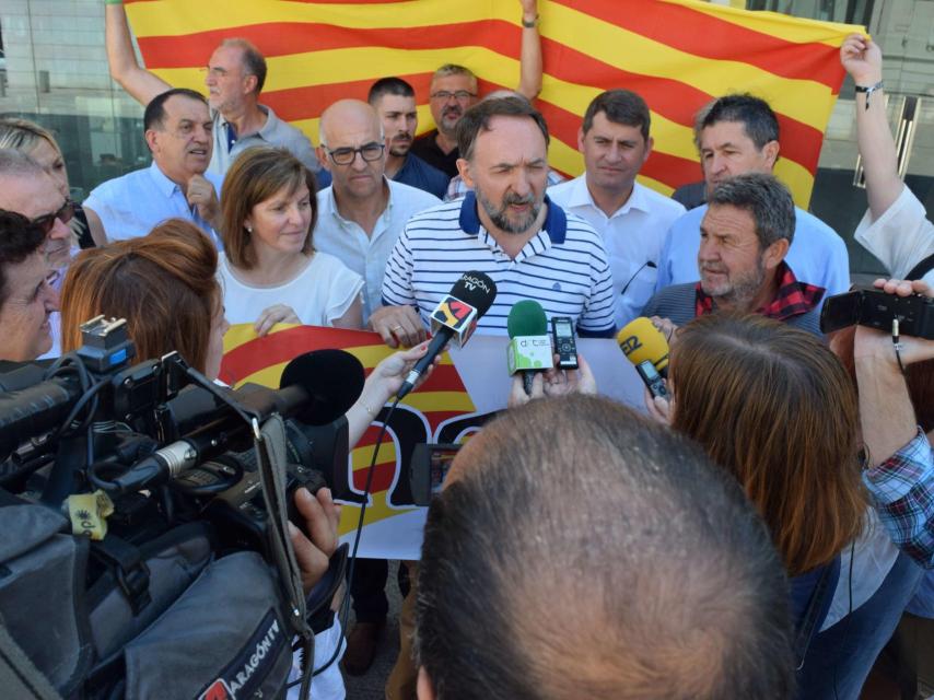 Los portavoces de Sijena protestan en la puerta del Museo de Lérida