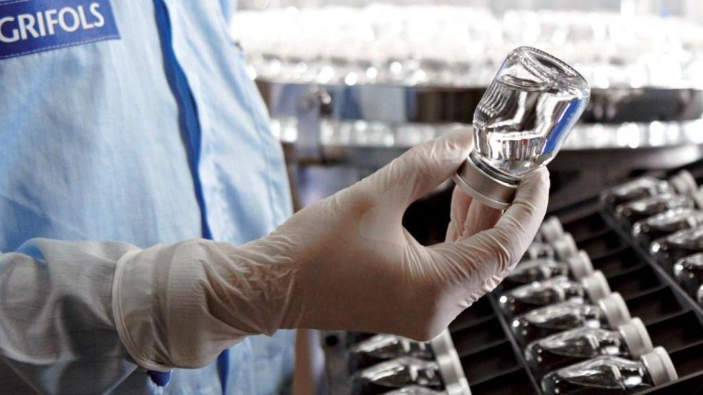 Vista de un laboratorio de Grifols, en imagen de archivo.